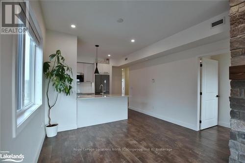 207 - 11 Beckwith Lane, Blue Mountains (Blue Mountain Resort Area), ON - Indoor Photo Showing Kitchen