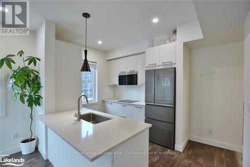 207 - 11 Beckwith Lane, Blue Mountains (Blue Mountain Resort Area), ON - Indoor Photo Showing Kitchen