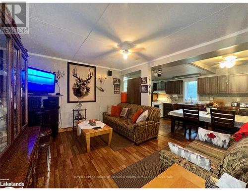 112 Highway 510, Magnetawan, ON - Indoor Photo Showing Living Room