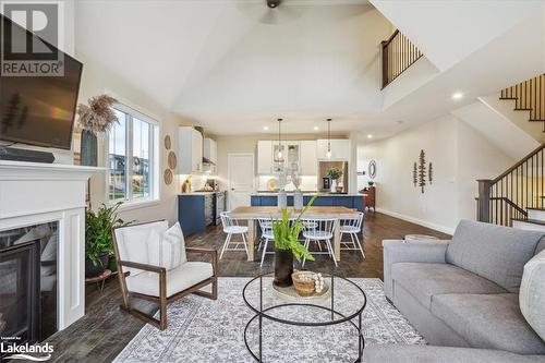 194 Courtland Street, Blue Mountains (Blue Mountain Resort Area), ON - Indoor Photo Showing Living Room With Fireplace