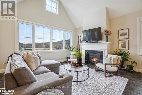 194 Courtland Street, Blue Mountains (Blue Mountain Resort Area), ON - Indoor Photo Showing Living Room With Fireplace