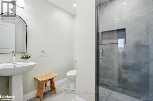 194 Courtland Street, Blue Mountains (Blue Mountain Resort Area), ON - Indoor Photo Showing Bathroom