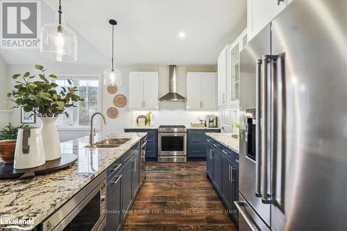 194 Courtland Street, Blue Mountains (Blue Mountain Resort Area), ON - Indoor Photo Showing Kitchen With Double Sink With Upgraded Kitchen