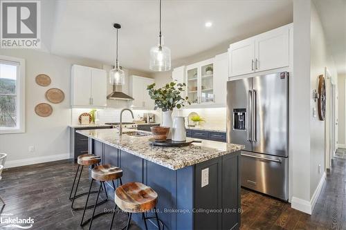 194 Courtland Street, Blue Mountains (Blue Mountain Resort Area), ON - Indoor Photo Showing Kitchen With Upgraded Kitchen