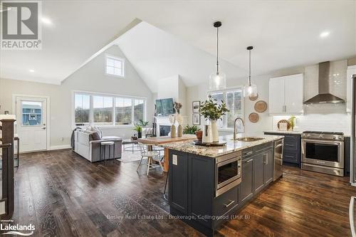 194 Courtland Street, Blue Mountains (Blue Mountain Resort Area), ON - Indoor Photo Showing Kitchen With Upgraded Kitchen