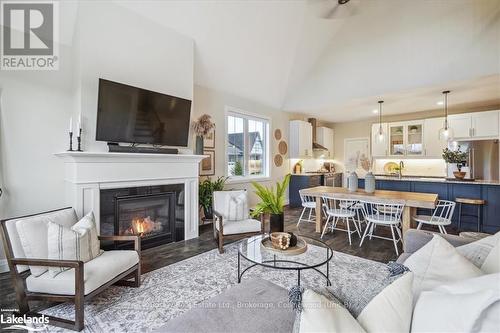 194 Courtland Street, Blue Mountains (Blue Mountain Resort Area), ON - Indoor Photo Showing Living Room With Fireplace