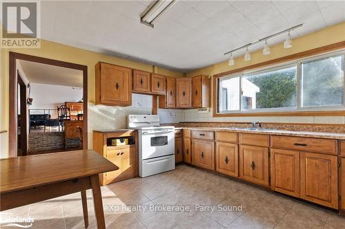 11 Macfarlane Street, Parry Sound, ON - Indoor Photo Showing Kitchen