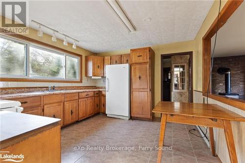 11 Macfarlane Street, Parry Sound, ON - Indoor Photo Showing Kitchen With Double Sink