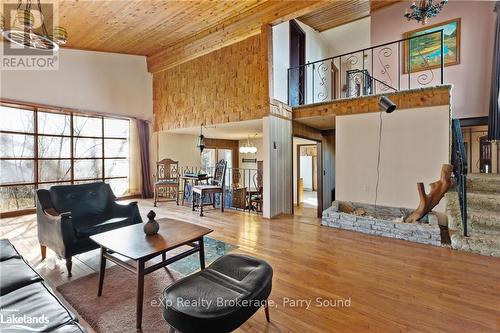 11 Macfarlane Street, Parry Sound, ON - Indoor Photo Showing Living Room