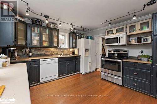 8 Meadow Street, Parry Sound, ON - Indoor Photo Showing Kitchen