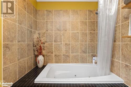 8 Meadow Street, Parry Sound, ON - Indoor Photo Showing Bathroom