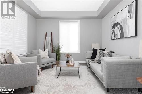 80 Chambery Street, Bracebridge (Macaulay), ON - Indoor Photo Showing Living Room