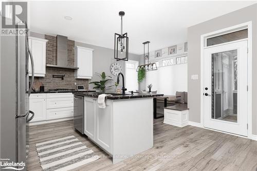 80 Chambery Street, Bracebridge (Macaulay), ON - Indoor Photo Showing Kitchen With Upgraded Kitchen