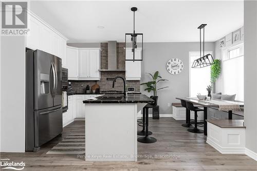 80 Chambery Street, Bracebridge (Macaulay), ON - Indoor Photo Showing Kitchen With Double Sink With Upgraded Kitchen