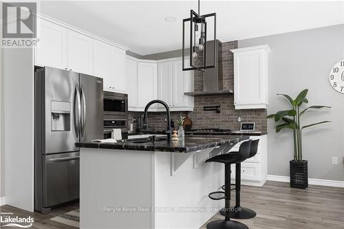 80 Chambery Street, Bracebridge (Macaulay), ON - Indoor Photo Showing Kitchen With Upgraded Kitchen