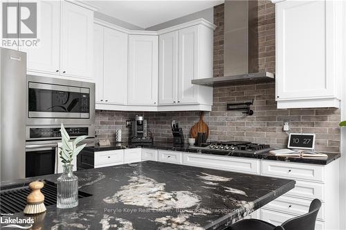 80 Chambery Street, Bracebridge (Macaulay), ON - Indoor Photo Showing Kitchen With Upgraded Kitchen