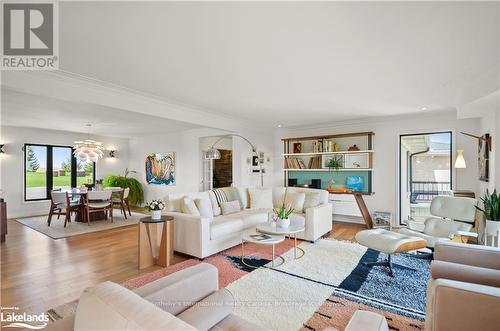 6398 Second Line, Centre Wellington, ON - Indoor Photo Showing Living Room