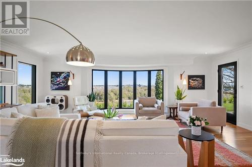 6398 Second Line, Centre Wellington, ON - Indoor Photo Showing Living Room