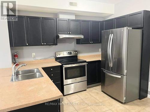 B - 358 Edgehill Drive, Barrie, ON - Indoor Photo Showing Kitchen With Double Sink