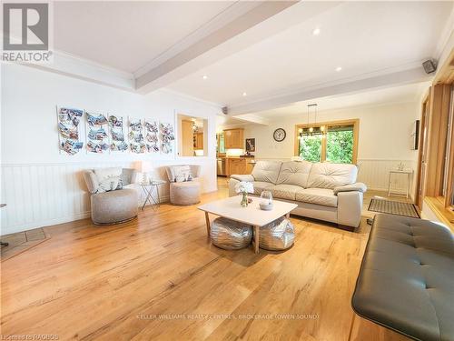 426 Mallory Beach Road, South Bruce Peninsula, ON - Indoor Photo Showing Living Room