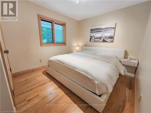 426 Mallory Beach Road, South Bruce Peninsula, ON - Indoor Photo Showing Bedroom