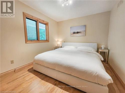 426 Mallory Beach Road, South Bruce Peninsula, ON - Indoor Photo Showing Bedroom