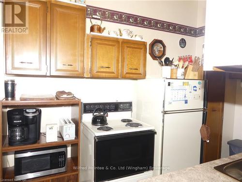 9 Rattenbury Street, Central Huron (Clinton), ON - Indoor Photo Showing Kitchen