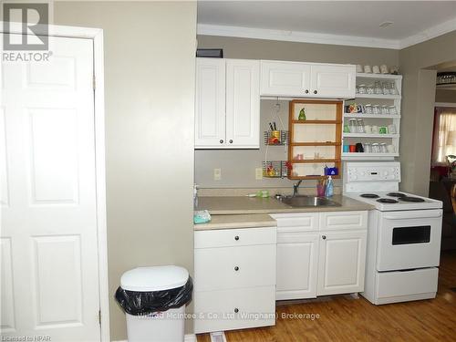 9 Rattenbury Street, Central Huron (Clinton), ON - Indoor Photo Showing Kitchen