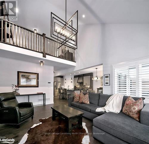 104 Clippers Lane, Blue Mountains, ON - Indoor Photo Showing Living Room