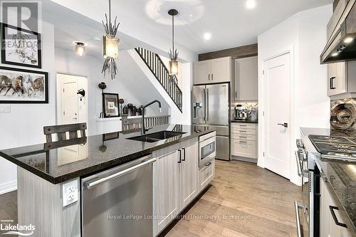 104 Clippers Lane, Blue Mountains, ON - Indoor Photo Showing Kitchen With Double Sink With Upgraded Kitchen