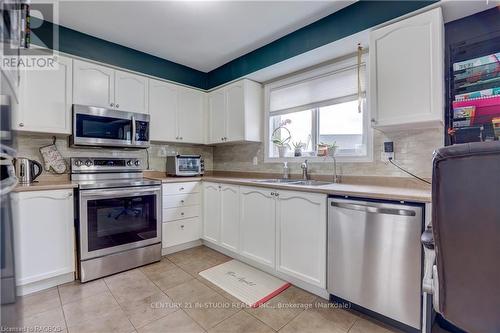 218 Marilyn Street, Shelburne, ON - Indoor Photo Showing Kitchen With Stainless Steel Kitchen With Double Sink