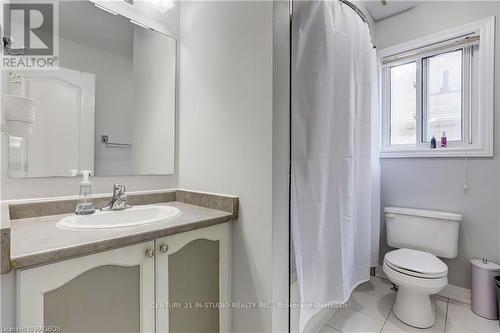 218 Marilyn Street, Shelburne, ON - Indoor Photo Showing Bathroom