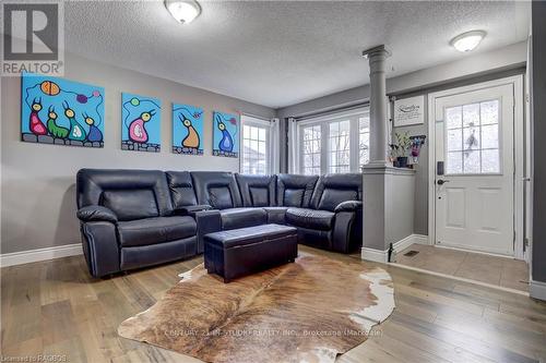 218 Marilyn Street, Shelburne, ON - Indoor Photo Showing Living Room