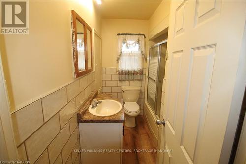 854 Grey Road 28, Hanover, ON - Indoor Photo Showing Bathroom