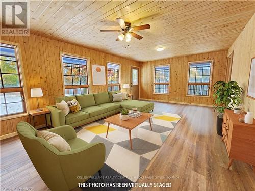 347 Tyendinaga Drive, Saugeen Shores (South Bruce Peninsula), ON - Indoor Photo Showing Living Room