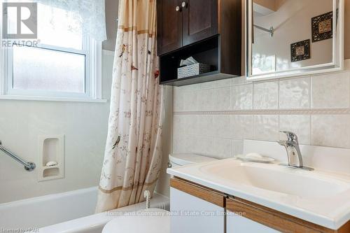 29 Mcdonald Street, Stratford, ON - Indoor Photo Showing Bathroom