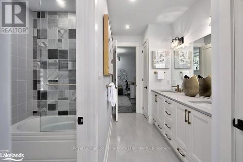 154 Landry Lane, Blue Mountains, ON - Indoor Photo Showing Bathroom