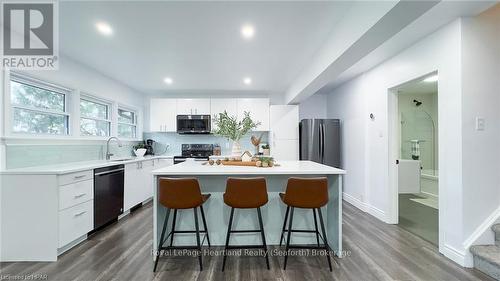 943 Dearness Drive, London, ON - Indoor Photo Showing Kitchen