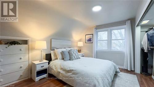 943 Dearness Drive, London, ON - Indoor Photo Showing Bedroom