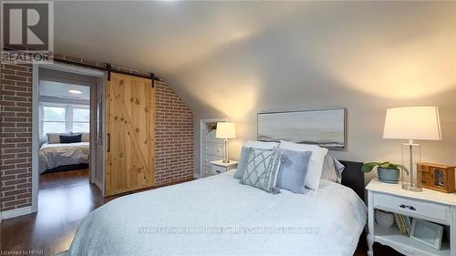 943 Dearness Drive, London, ON - Indoor Photo Showing Bedroom