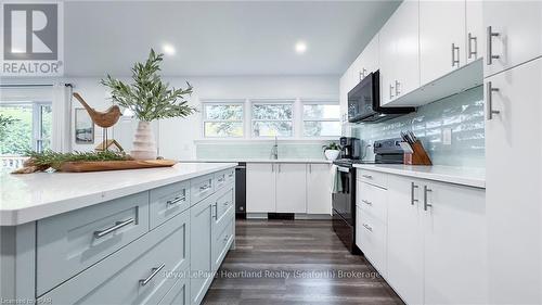 943 Dearness Drive, London, ON - Indoor Photo Showing Kitchen