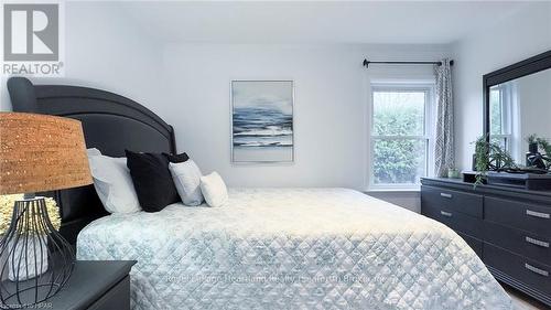 943 Dearness Drive, London, ON - Indoor Photo Showing Bedroom