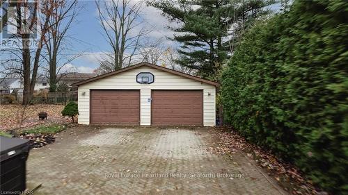 943 Dearness Drive, London, ON - Outdoor