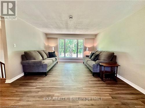 129 Westfall Crescent, West Grey, ON - Indoor Photo Showing Living Room