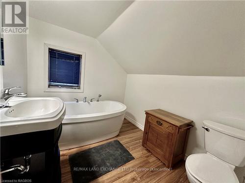 496 Queen Street, Kincardine, ON - Indoor Photo Showing Bathroom