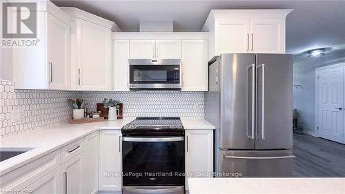 103 Huron Heights Drive, Ashfield-Colborne-Wawanosh (Colborne), ON - Indoor Photo Showing Kitchen