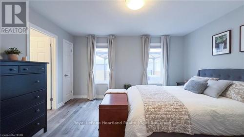 103 Huron Heights Drive, Ashfield-Colborne-Wawanosh (Colborne), ON - Indoor Photo Showing Bedroom