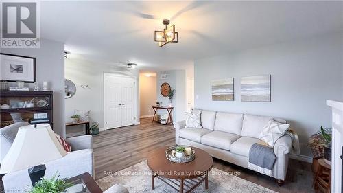 103 Huron Heights Drive, Ashfield-Colborne-Wawanosh (Colborne Twp), ON - Indoor Photo Showing Living Room