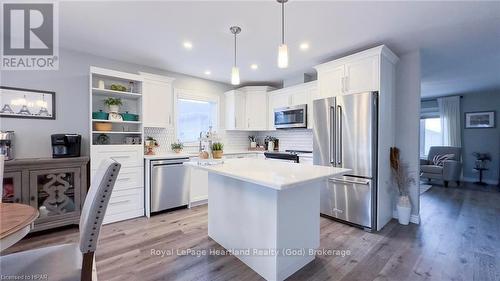 103 Huron Heights Drive, Ashfield-Colborne-Wawanosh (Colborne Twp), ON - Indoor Photo Showing Kitchen With Upgraded Kitchen