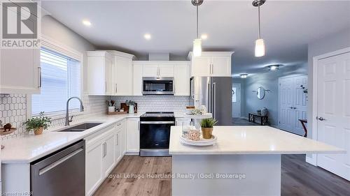 103 Huron Heights Drive, Ashfield-Colborne-Wawanosh (Colborne Twp), ON - Indoor Photo Showing Kitchen With Double Sink With Upgraded Kitchen